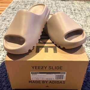 Yeezy slides, size US/UK 4, color Pure